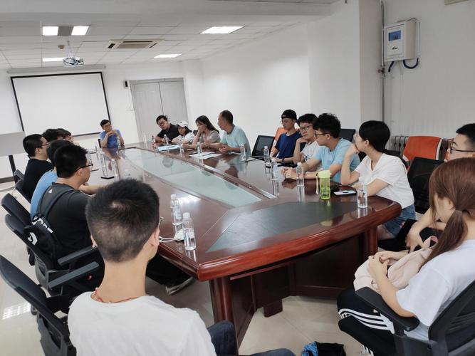 通信工程學(xué)院召開2018級(jí)教改班座談會(huì)